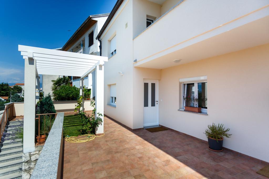 Villa Mirela Apartment Vrbnik Exterior foto